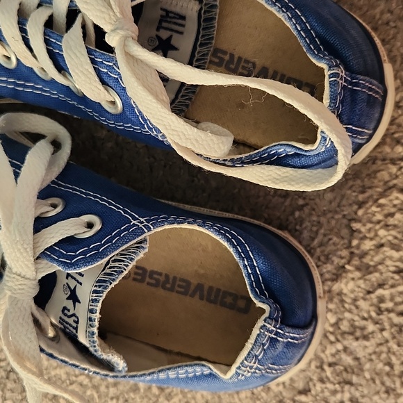 Blue low-top converse - Picture 6 of 13